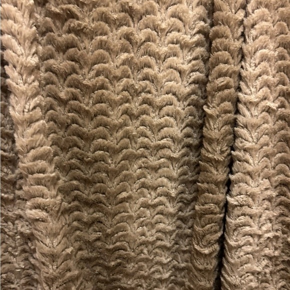 Nicole Miller Textured Tan Blanket EUC!! - Picture 8 of 16